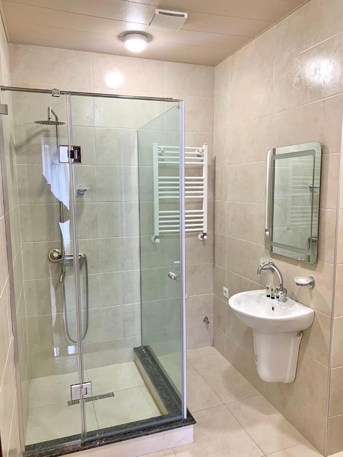 Phazisi Hotel Tbilisi Buitenkant foto