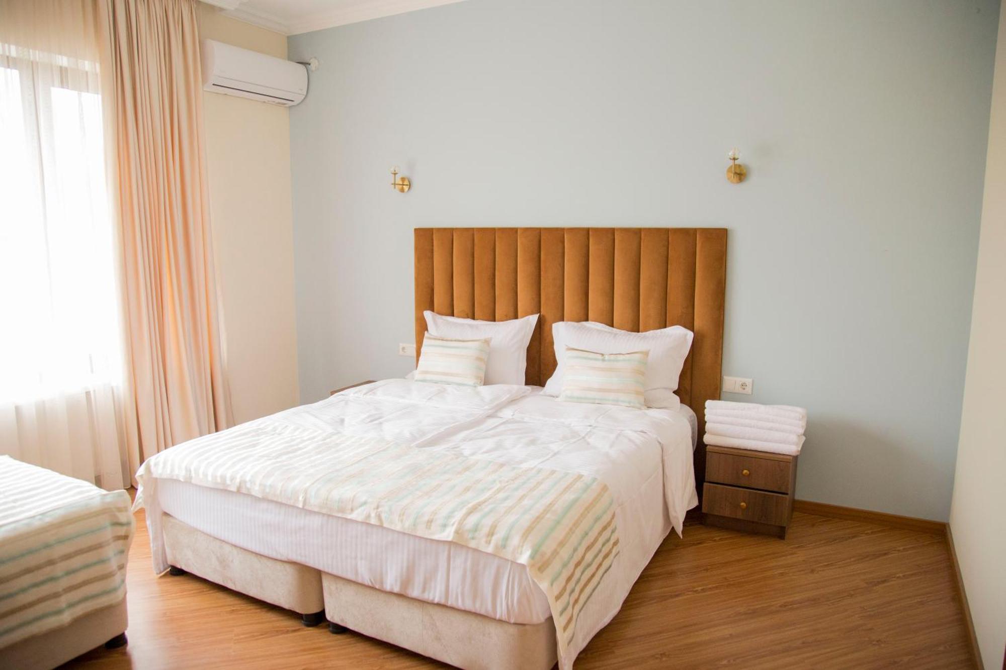 Phazisi Hotel Tbilisi Buitenkant foto