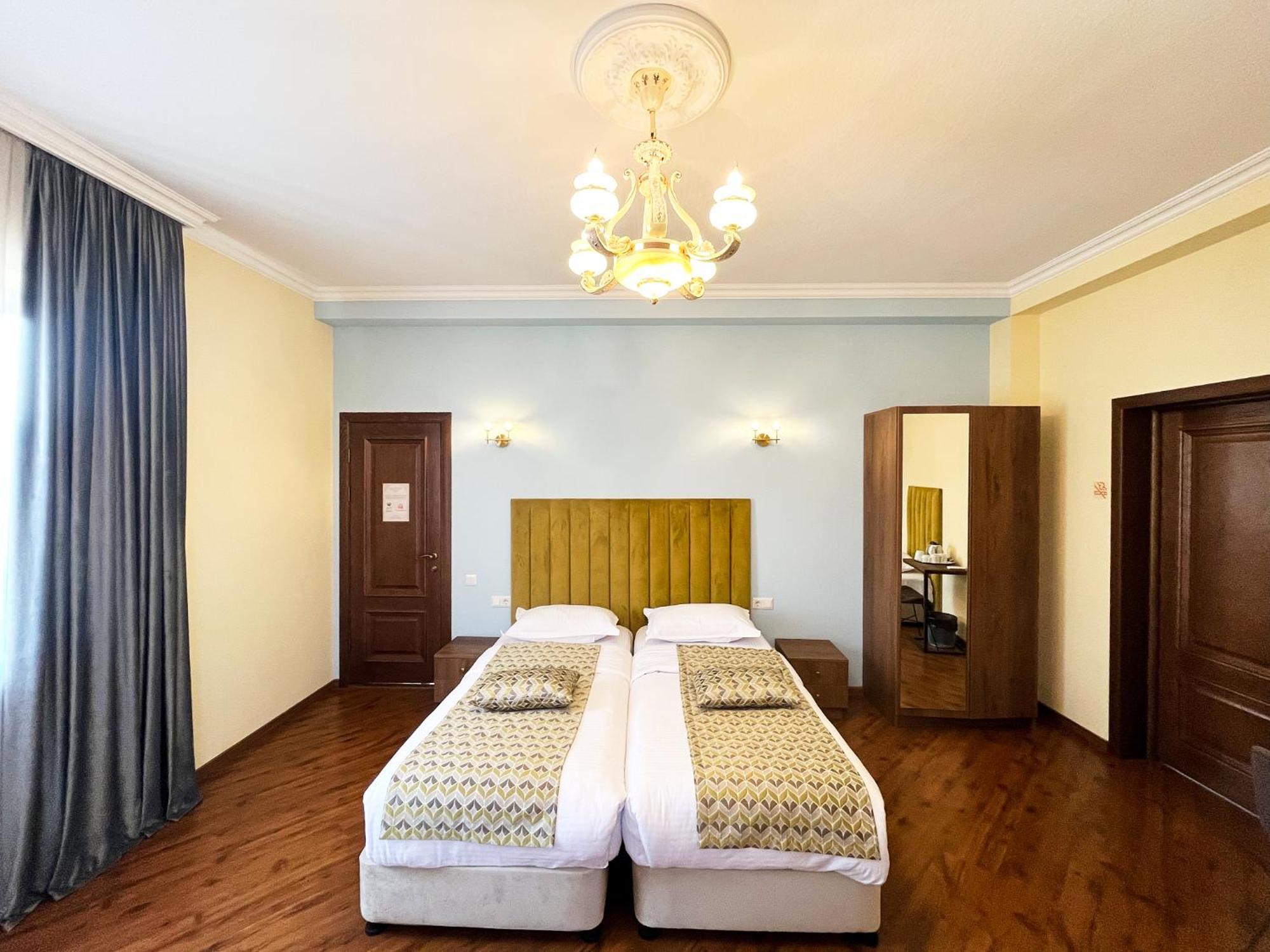 Phazisi Hotel Tbilisi Buitenkant foto